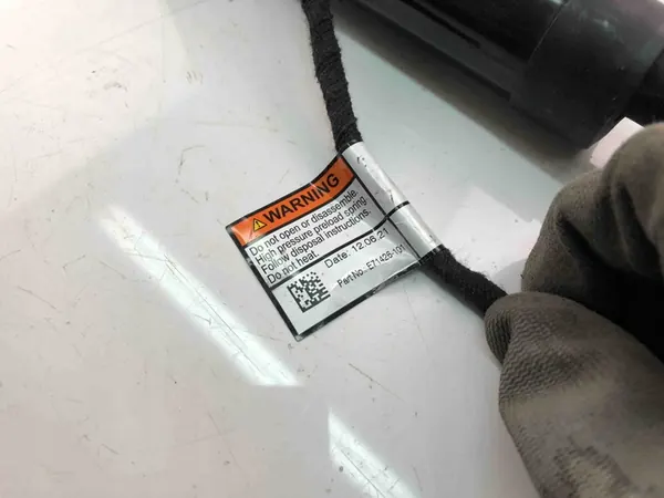 Atuador de porta-malas esquerdo VOLVO S90 2019 OEM 31385256 image 3