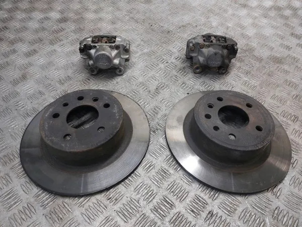 Gebruikte remschijven & remklauwen achter voor Opel Omega B 2.0 8V image 2