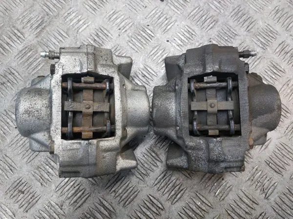 Gebruikte remschijven & remklauwen achter voor Opel Omega B 2.0 8V image 10