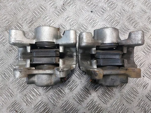 Gebruikte remschijven & remklauwen achter voor Opel Omega B 2.0 8V image 8