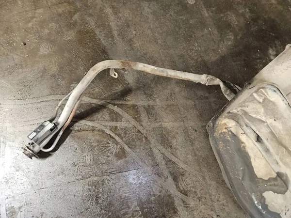 Hyundai Kraftstofftank OEM 31150-2e800 - Gebraucht image 6
