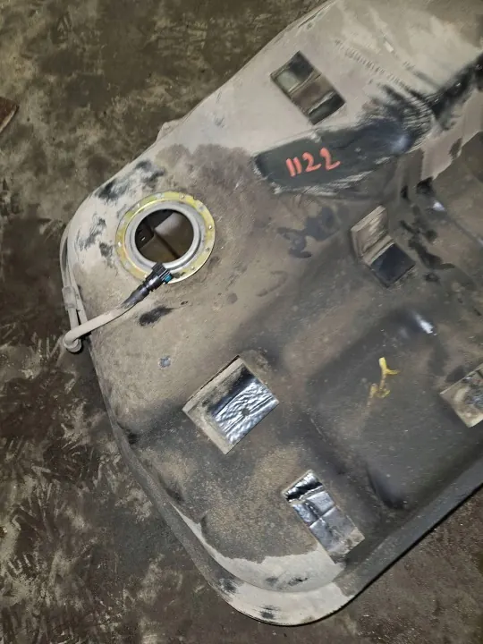 Hyundai Kraftstofftank OEM 31150-2e800 - Gebraucht image 9