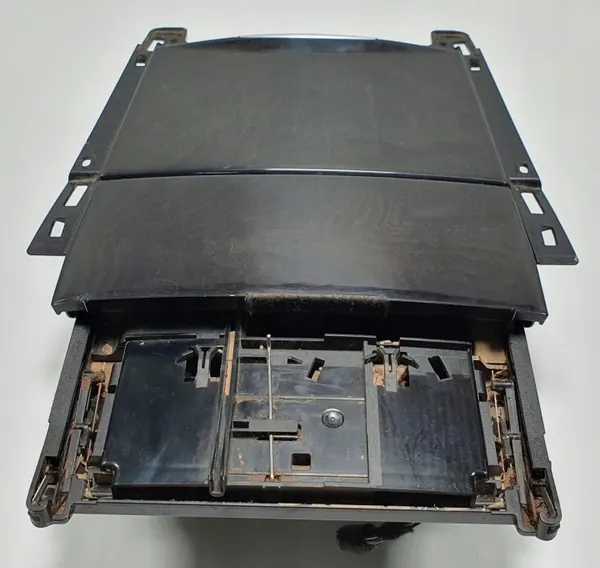 Mercedes W212 Aschenbecher OEM A2126805850 - Gebraucht image 3