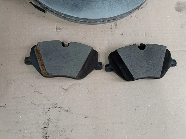 Discos e pastilhas de freio dianteiros MINI COOPER C F65 OEM image 4