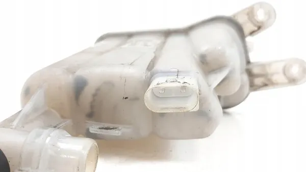 2009 Audi A4 S4 B8 Koelvloeistofreservoir 8K0121403G image 2