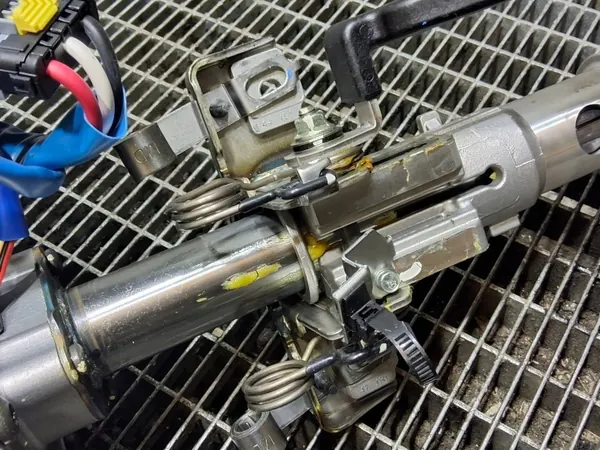 Pompe de direction assistée Hyundai i40 OEM 563003Z320 image 3