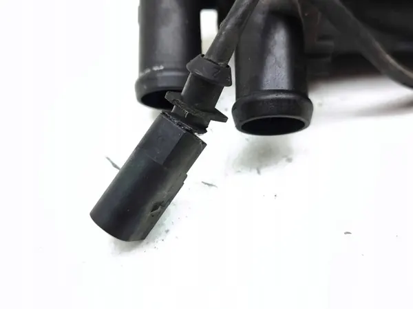 Vattencirkulationspump Audi Q7 4L 2006 7L0965561H image 4