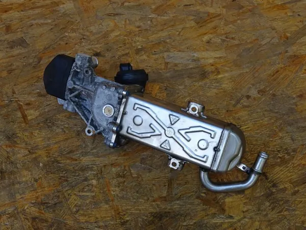 EGR-venttiili jäähdyttimellä Scirocco Golf Audi A3 2.0 TDI image 2