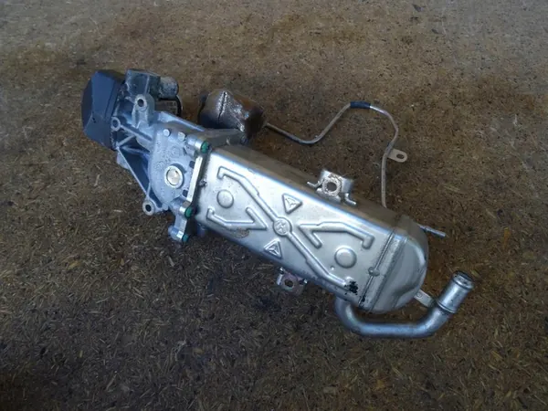 EGR-venttiili jäähdyttimellä Scirocco Golf Audi A3 2.0 TDI image 6