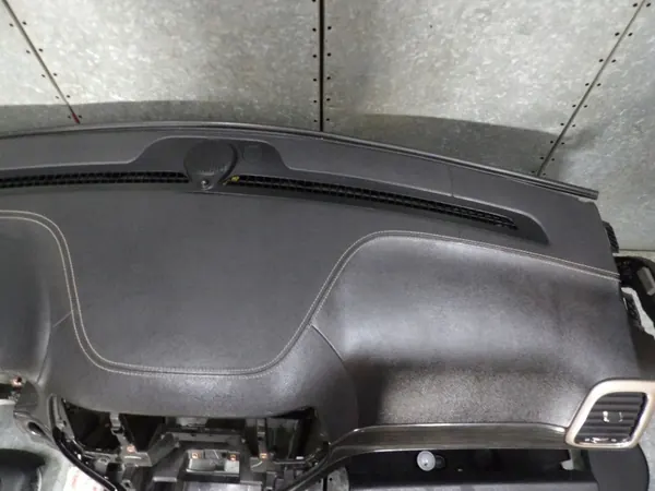 Jeep WK2 Konsolpanel Airbag Bälte Komplett image 3