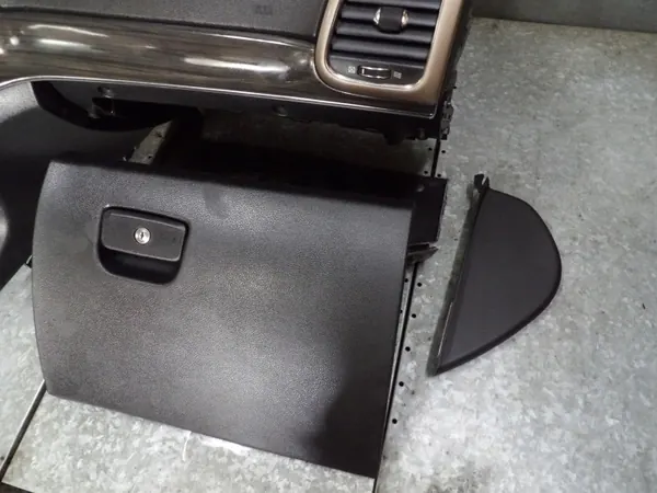 Jeep WK2 Konsolpanel Airbag Bälte Komplett image 4