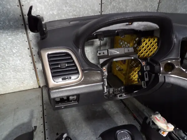 Jeep WK2 Konsolpanel Airbag Bälte Komplett image 7