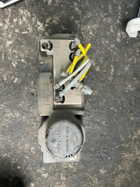 Mercedes-Benz keskuslukituspumppu OEM 2108002448 image 3