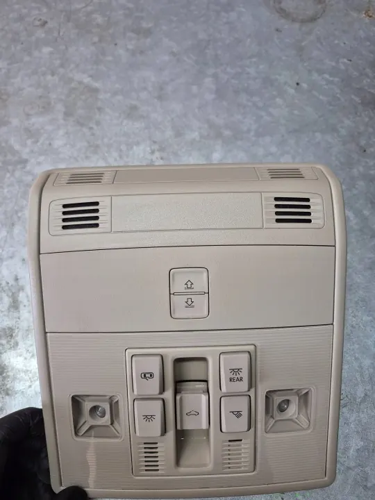 Luz Techo Skoda Superb III OEM 3V0868487 image 4