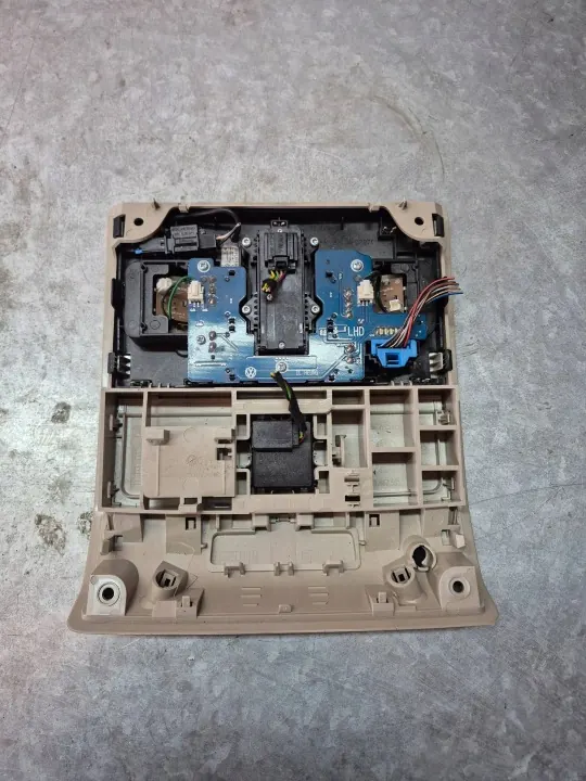 Luz Techo Skoda Superb III OEM 3V0868487 image 5