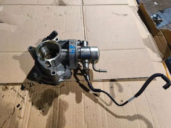Audi tyhjiöpumppu OEM 06N145100G A4 A5 Q5 2.0 TFSI image 3