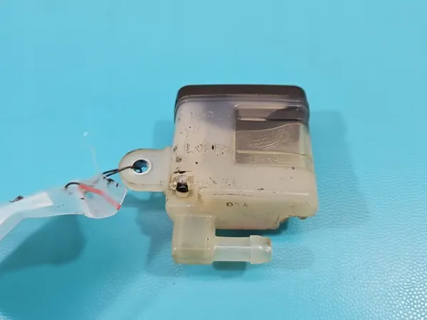Bremsflüssigkeitsbehälter hinten OEM IMPRK1379488 Suzuki 650 image 4