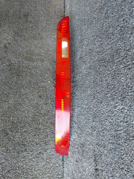 AUDI Q3 8U Bakre Höger Reflektor 8U0945096B image 2