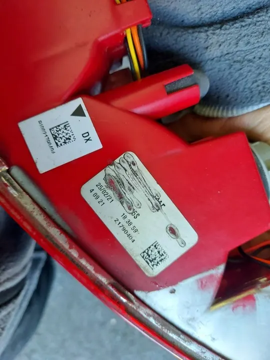 AUDI Q3 8U Bakre Höger Reflektor 8U0945096B image 5