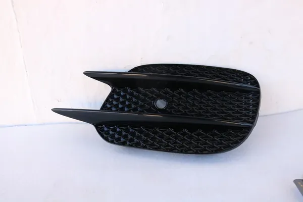 MERCEDES W213 AMG Grille de Pare-Chocs Avant Droite Peinte OEM image 2