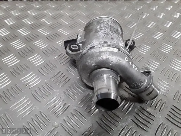Bomba de agua calefacción Ford Kuga OEM LX6E8501BA Usada image 4