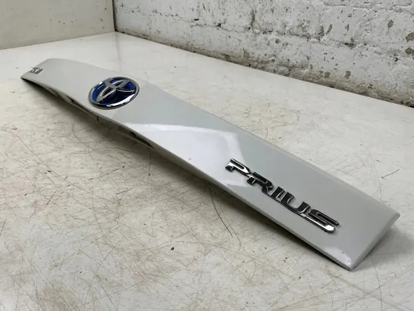 Bandeau d'éclairage plaque arrière Toyota OE 768110Q900 image 4