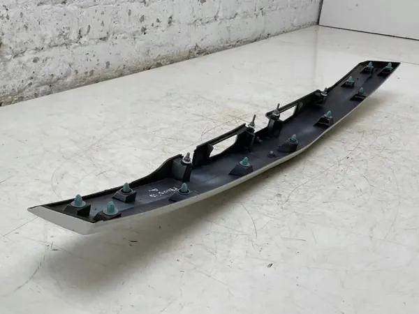 Bandeau d'éclairage plaque arrière Toyota OE 768110Q900 image 5