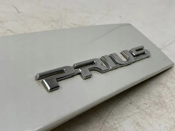 Bandeau d'éclairage plaque arrière Toyota OE 768110Q900 image 7
