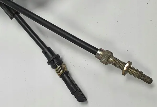 Cabo de abertura da tampa de combustível Skoda Fabia I HB image 2