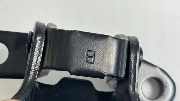 NISSAN ALMERA PRIMERA QASHQAI LEFT DOOR HINGE 80421-BU030 image 3