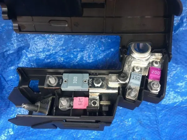 Boîte à fusibles pyrotechnique Audi A4 B9 OEM 8W0915459P image 4