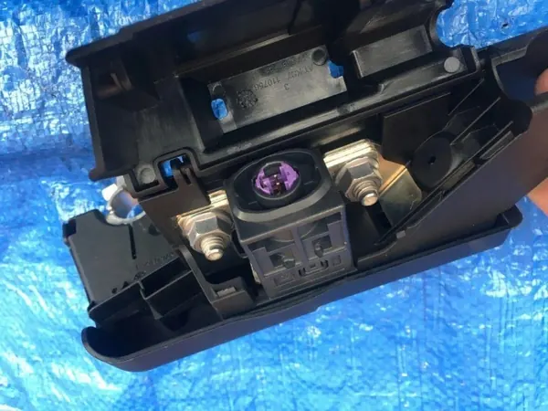 Boîte à fusibles pyrotechnique Audi A4 B9 OEM 8W0915459P image 5