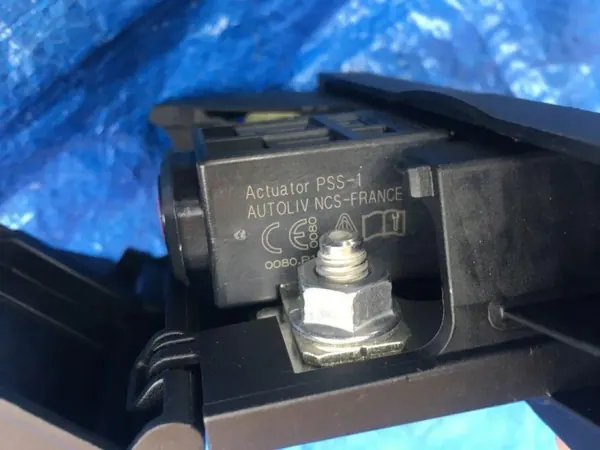 Boîte à fusibles pyrotechnique Audi A4 B9 OEM 8W0915459P image 6