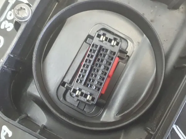 Volvo V60 S60 II Etu Vasemman Xenon Ajovalo 31353284 image 10