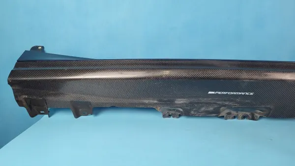 BMW X6 G06 Höger Kolfibersidolist OEM 8069996 image 5