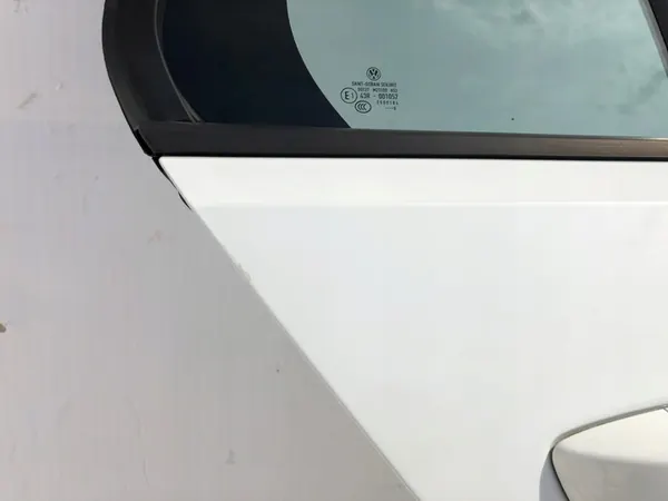 Höger bakdörrfönster 2016 VW Golf 7 image 4