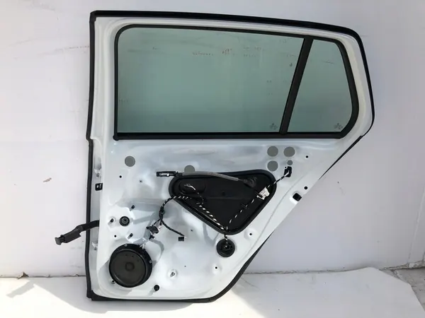Höger bakdörrfönster 2016 VW Golf 7 image 6