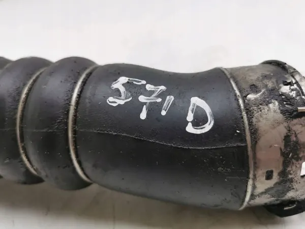 BMW 7 F01 F02 F03 F04 2009 Intercooler Schlauch image 4