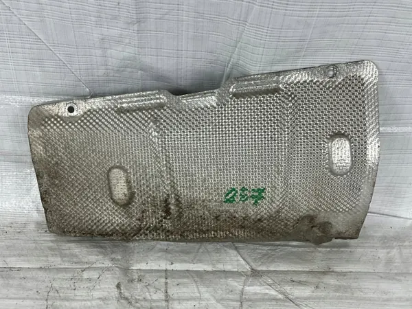 Mercedes pakoputken lämpösuoja OEM A2136800622 image 2