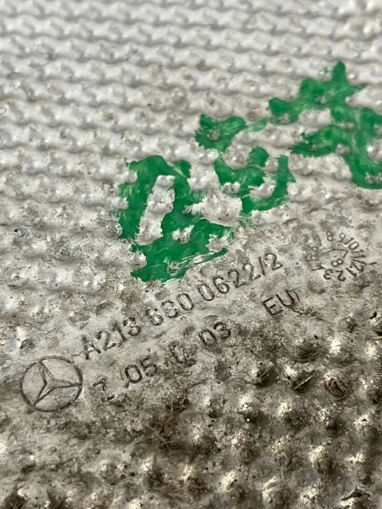 Mercedes pakoputken lämpösuoja OEM A2136800622 image 3