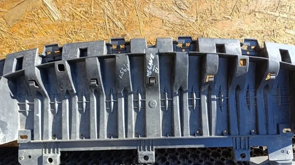Renault Megane III Frontstoßstangenabdeckung OEM 622350001R image 3