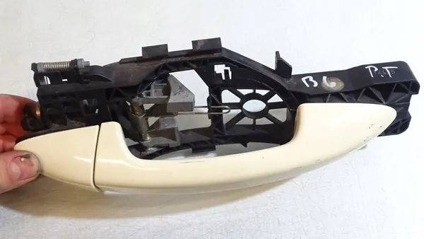 Oikea takaluukun kahva Volkswagen Passat B6 3C0837886G image 3