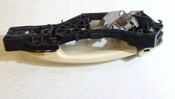 Oikea takaluukun kahva Volkswagen Passat B6 3C0837886G image 4