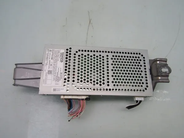 Lexus IS III Radio Versterker Module OEM 86280-53190 image 4
