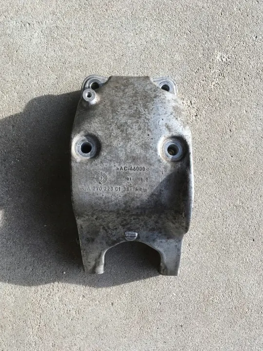 Soporte de Eje Mercedes-Benz A2702330138 image 2