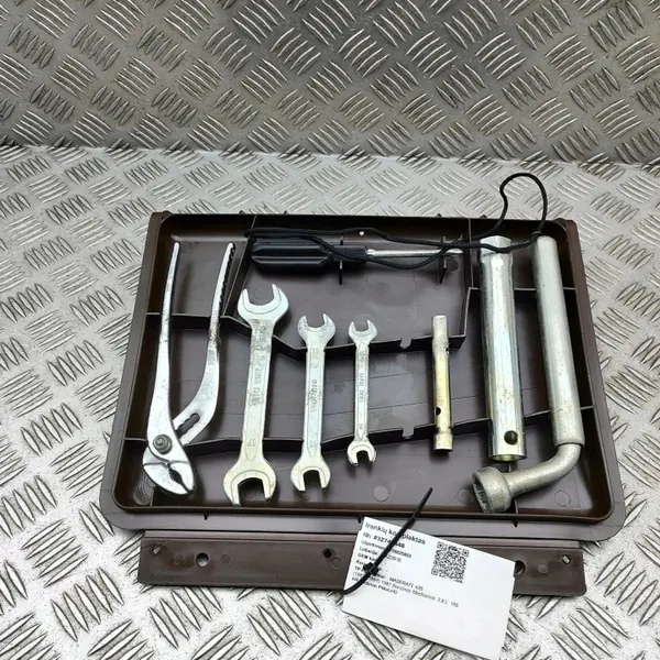 Maserati 425 Työkalusarja 1987 OEM 329856103 image 2