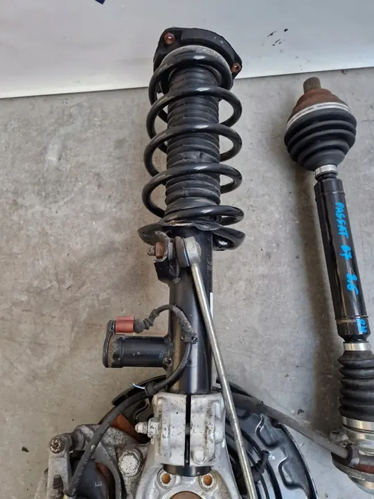Mozzo di Sospensione Anteriore Destro VW Passat B7 3.6 V6 image 7