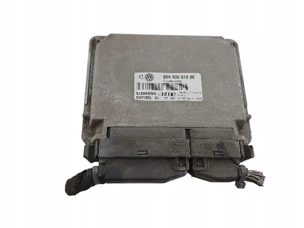 Módulo ECU Volkswagen Golf IV 2002 usado - OEM image 2