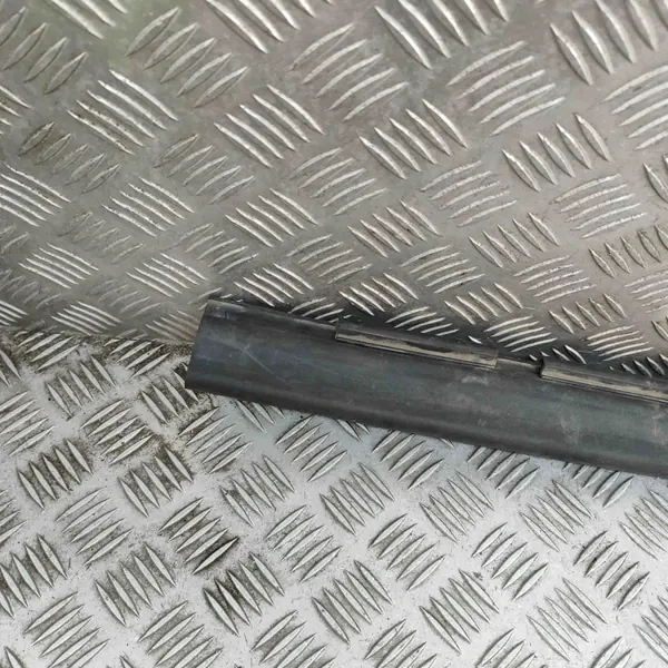 Junta del capó motor BMW OEM 8059701 - Estado usado image 6