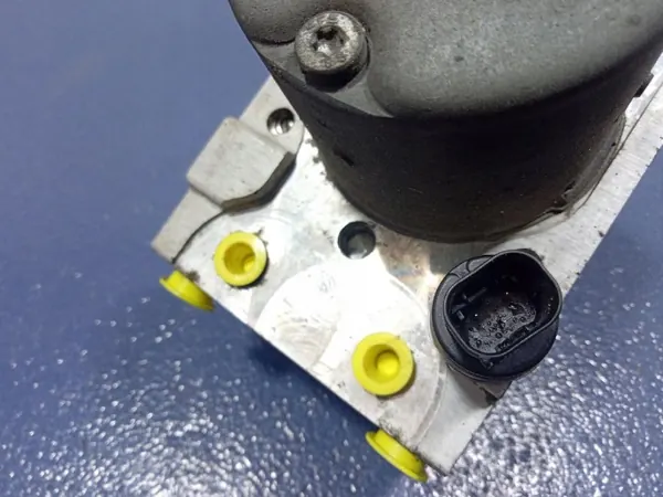 Toyota ABS-pumpstyrenhet OEM 44540-05031 Begagnad image 8